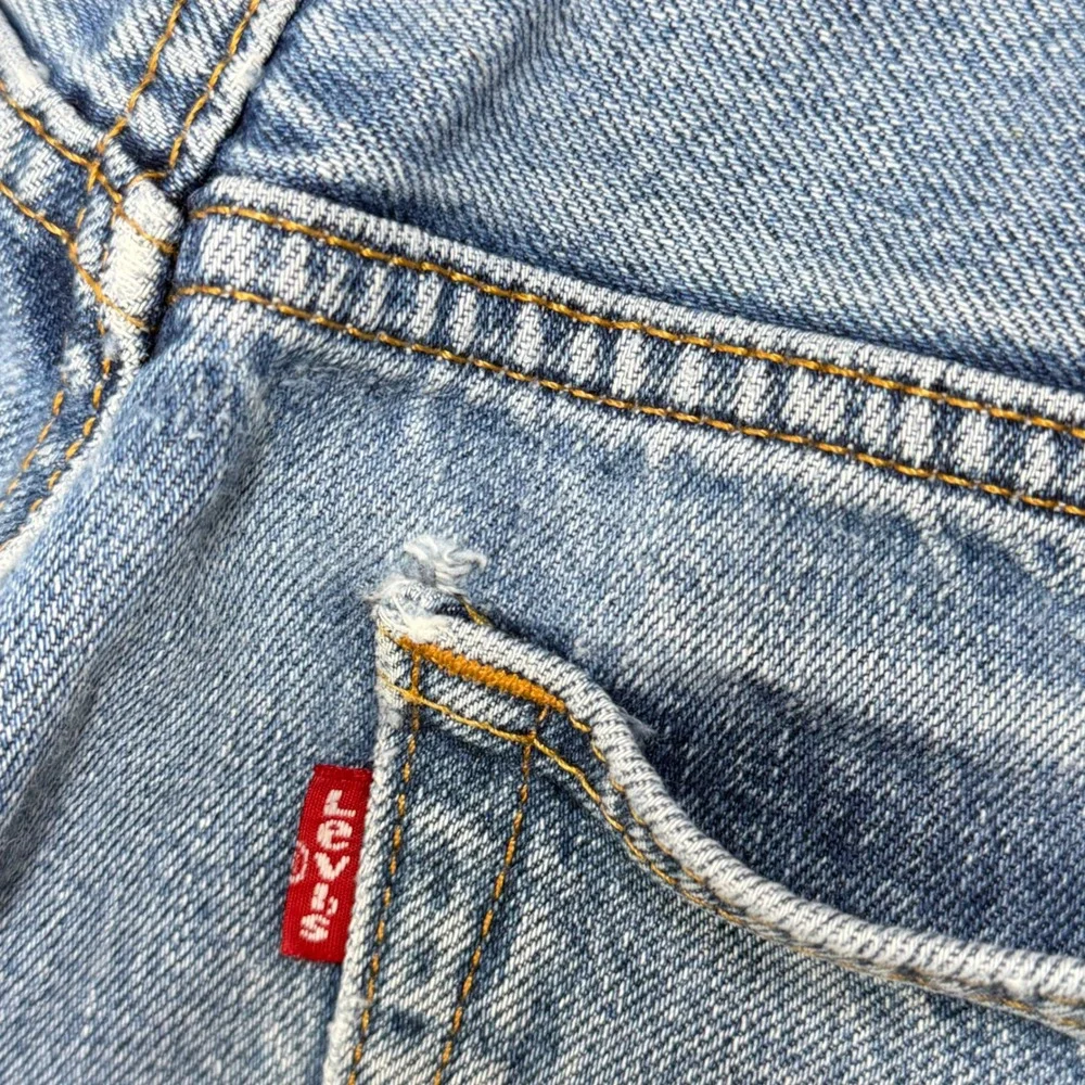 Levis distressed not